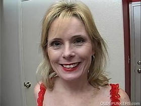 Super sexy older lady in red plays with her wet pussy